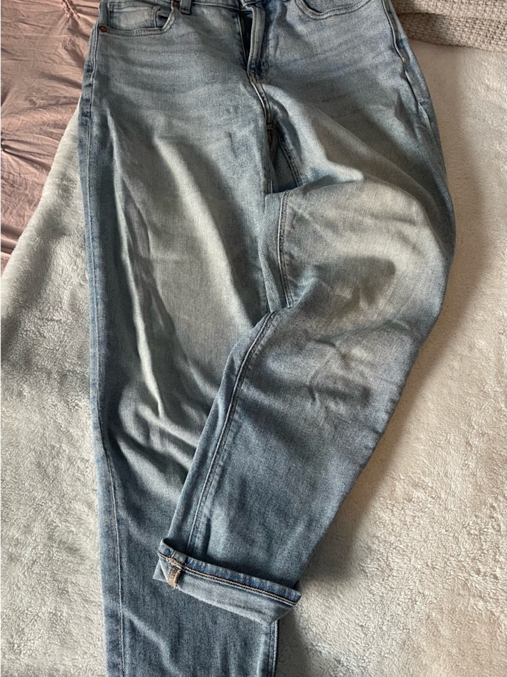 American Eagle Laid Back Faded Stretch Mom Jeans